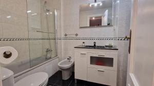 Ένα μπάνιο στο Apartamento Parque del Oeste