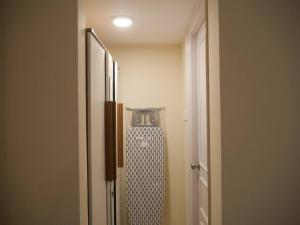 Koupelna v ubytování Elegant 3BHK Apt near Gachibowli with All Amenities + 15 fotografií
