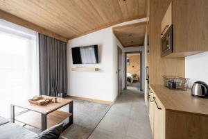 Kuchyňa alebo kuchynka v ubytovaní Apartamenty Krupówki 20