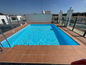 a swimming pool on the roof of a house at Rincón Roma in Gelves