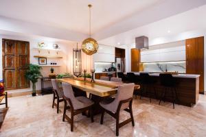 Billede fra billedgalleriet på Fully remodeled 12 stories up, First floor retreat i Puerto Vallarta