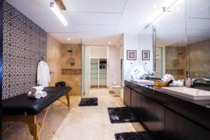 Billede fra billedgalleriet på Fully remodeled 12 stories up, First floor retreat i Puerto Vallarta + 37 billeder