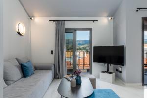 Televízia a/alebo spoločenská miestnosť v ubytovaní De Bosset Suites Kefalonia