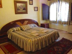 A bed or beds in a room at Encanto de Aragón