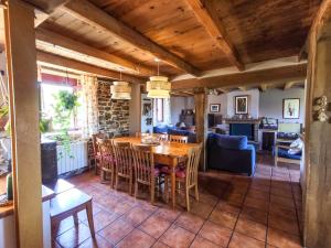 a dining room and living room with a table and chairs at Casa Rural Tozolosolobos in Otero de Bodas