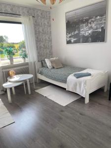 Postel nebo postele na pokoji v ubytování Ödeshög Modernt och stilfullt B&B