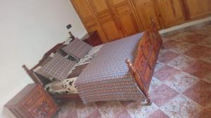 a bed in a room with at Appartement dawdi ras el ma in Ras El Ma