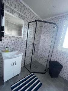 Koupelna v ubytování Ödeshög Modernt och stilfullt B&B