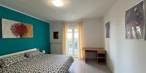 Postel nebo postele na pokoji v ubytování Apartmaji na hribu nad Portorožem - Hilltop Apartments Overlooking Portorož