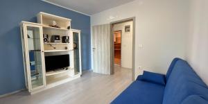 TV a/nebo společenská místnost v ubytování Apartmaji na hribu nad Portorožem - Hilltop Apartments Overlooking Portorož