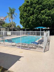 Bassein majutusasutuses Modern-industrial Old Town Condo Wpool, & Wd või selle lähedal