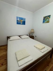 Postel nebo postele na pokoji v ubytování Igalo Apartman Despich