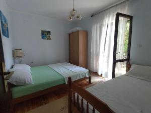 Postel nebo postele na pokoji v ubytování Igalo Apartman Despich