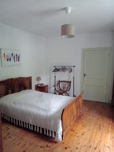 Gallery image of Maison au bord de la Rivière Dronne en Périgord Vert in Saint-Front-la-Rivière +9 photos