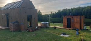 Zahrada ubytování Pöögle Järvemaja + 16 fotografií