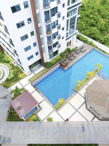 Piscina a Rustic Retreat in Mactan Newtown o a prop