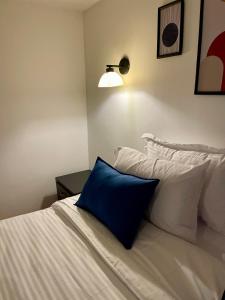 Postel nebo postele na pokoji v ubytování Hotel Embajada 44 + 37 fotografií