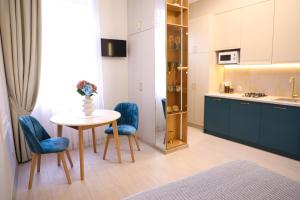 Kuchyňa alebo kuchynka v ubytovaní Modern Apartment, 3mins to Opera