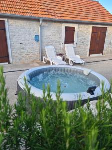 Bazén v ubytování Holiday house Bleki nebo v jeho okolí