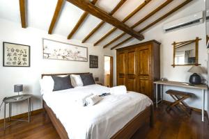 Katil atau katil-katil dalam bilik di Hostly - La Spina Suite Apartment