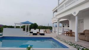 Πισίνα στο ή κοντά στο New condo with sea view unit 2