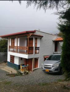 Το κτήριο όπου στεγάζεται  το διαμέρισμα +3 φωτογραφίες