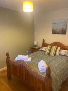 Postel nebo postele na pokoji v ubytování Oranmore Holiday Home
