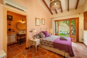 a bedroom with a bed and a desk and a window at E429 Ca na Sabatera by Mallorca Villa Selection in Ariany +22 photos