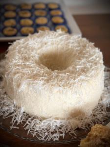 a frosted doughnut sitting on top of a table at Mar à Vista Boipeba Frente Mar by LVF in Ilha de Boipeba