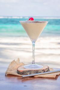 a martini glass with a cherry on the beach at Hotel San Luis Beach House By OxoHotel in San Andrés +45 photos
