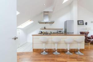 Dapur atau dapur kecil di 4 stars Rating Tourist board certified Spacious penthouse Apartment
