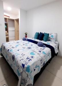 Postel nebo postele na pokoji v ubytování Acogedor y Agradable Apartaestudio en Campus 67