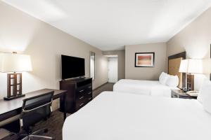 Postel nebo postele na pokoji v ubytování Sonesta Essential Atlantic City West