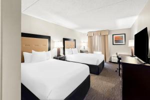 Postel nebo postele na pokoji v ubytování Sonesta Essential Atlantic City West
