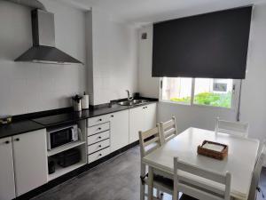 Кухня или мини-кухня в Apartamento Illa Salvora, Portonovo
