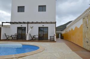 Der Swimmingpool an oder in der Nähe von Casa la Ermita
