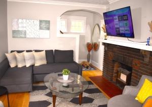 Photo de la galerie de l'établissement The House Hotels - Thoreau #3 - Centrally Located in Lakewood - 10 Minutes to Downtown Attractions, à Lakewood