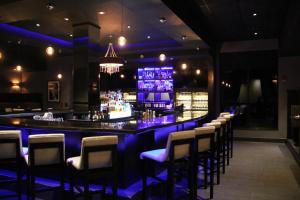 Ο χώρος του lounge ή του μπαρ στο Holiday Inn Eau Claire South I-94 by IHG