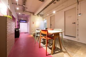 Kuchyň nebo kuchyňský kout v ubytování Imano Tokyo Hostel