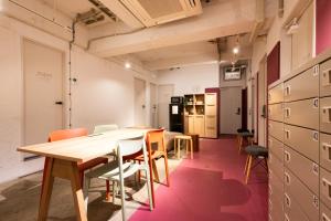 Kuchyň nebo kuchyňský kout v ubytování Imano Tokyo Hostel