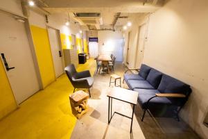 Posezení v ubytování Imano Tokyo Hostel