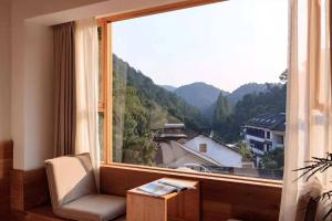 山景或在旅馆看到的山景