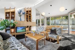 Istumisnurk majutusasutuses 5-Bed Haven with Pool Minutes From Beaches & Parks