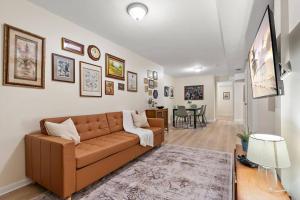 Χώρος καθιστικού στο St Paul Speakeasy with King Bed