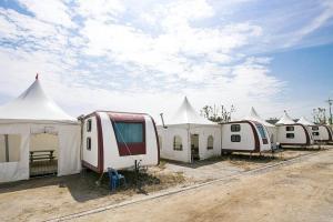 Bangunan di mana terletaknya perkhemahan ini +24 gambar