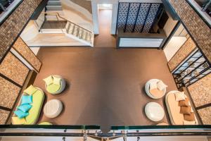 an overhead view of a room with chairs and tables at Seogwipo Okra Resort in Seogwipo