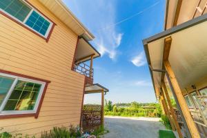 a view of the side of a house at Nonsan Sodam Pension in Nonsan +53 photos