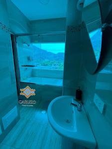 Caruzo Hotel and suites的一间浴室