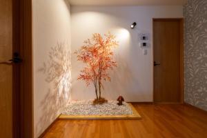 صورة لـ 花火天下茶屋一番館天下茶屋駅徒歩4分リニューアルした落ち着きのある和風モダンな民宿 في أوساكا
