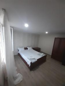 Voodi või voodid majutusasutuse HOTEL LukaRabati toas